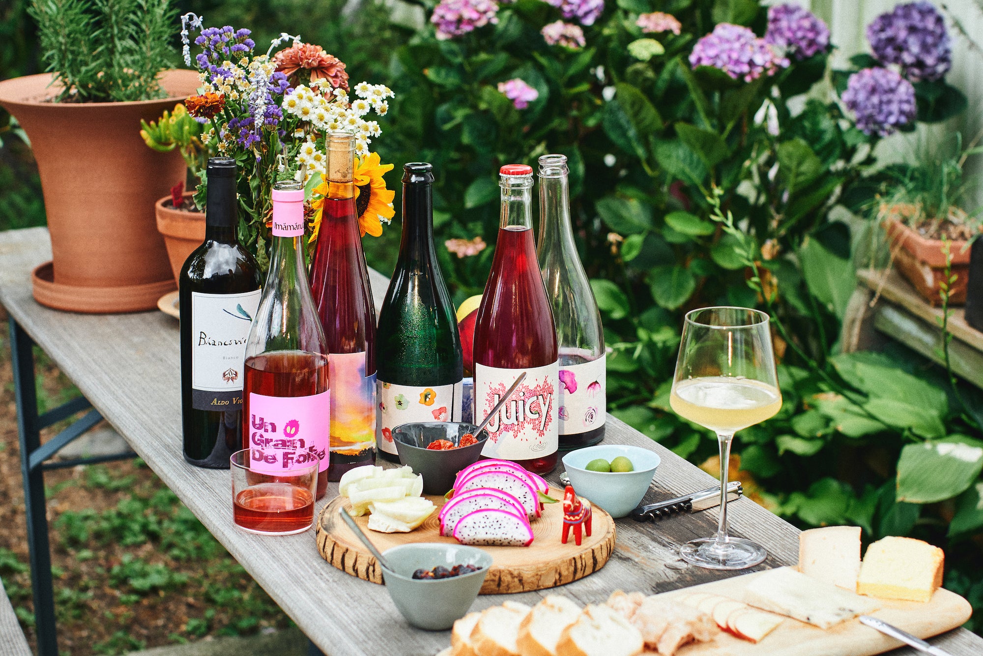 natural wine outside with food a pairing guide