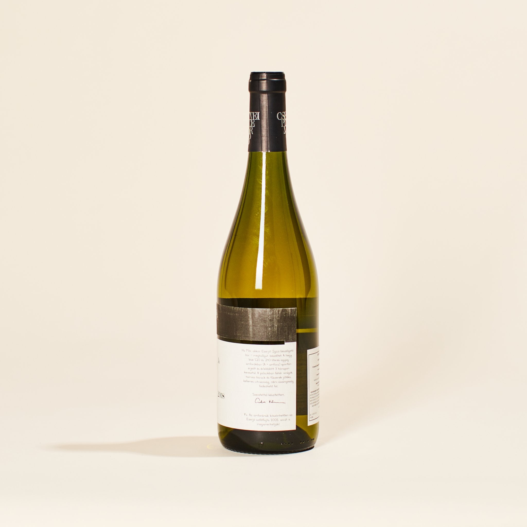 amphora ezerjo krisztina csetvei mor hungary natural white wine