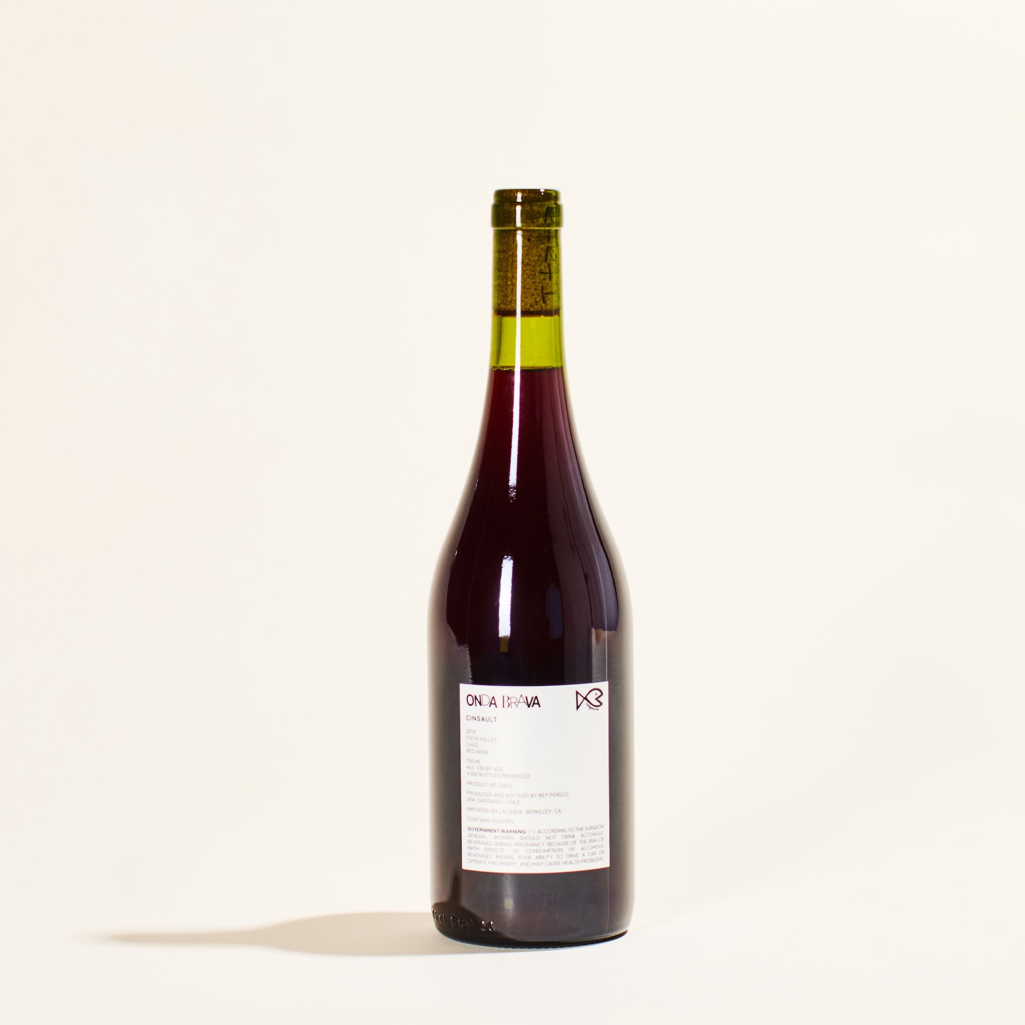 natural red wine bottle cinsault onda brava itata valley chile